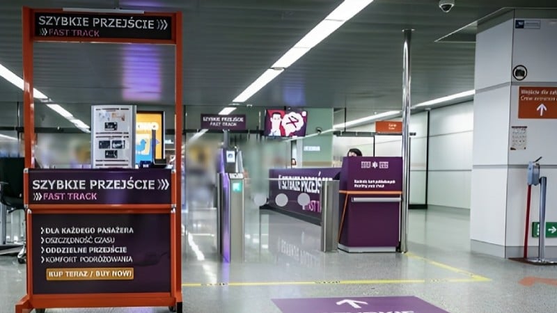 A Fast Track points at the Warsaw Airport (WAW)